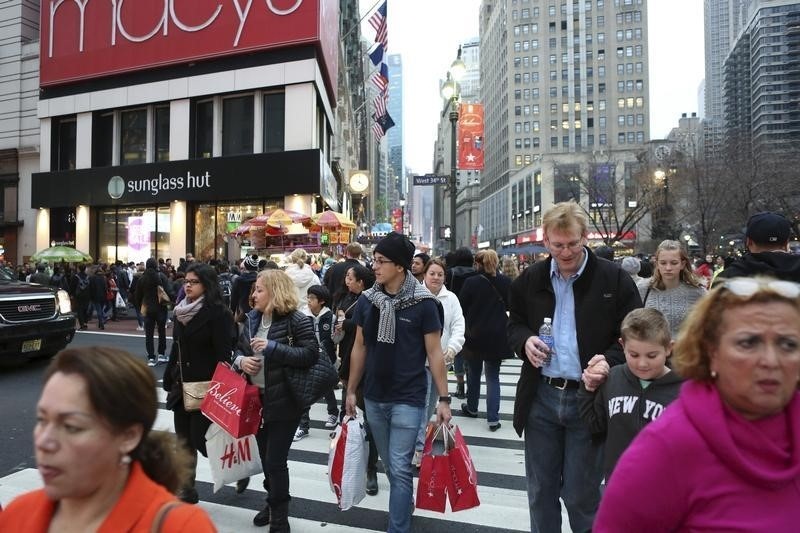 A man in short sleeves carries shopping bags near Herald Square during unseasonably warm weather in the Manhattan borough of New York December 27, 2015. u00e2u20acu201d Reuters pic