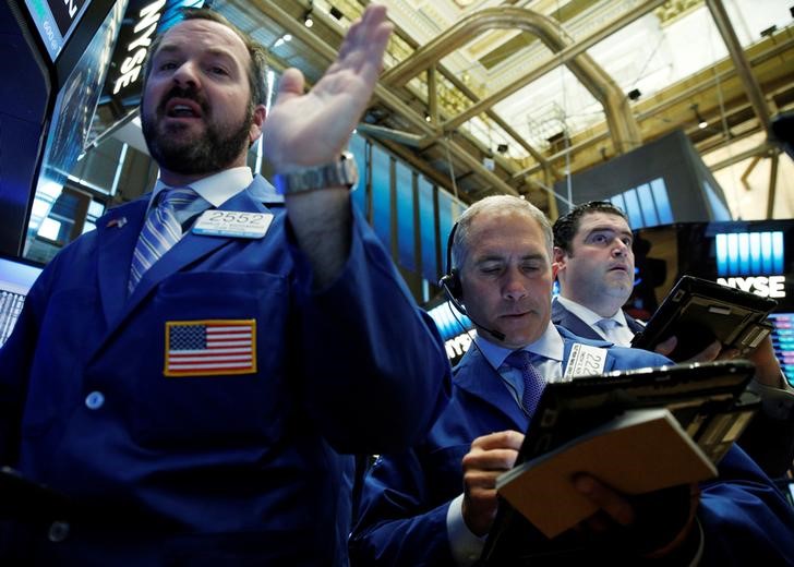 Traders work on the floor of the New York Stock Exchange (NYSE) in New York City, US May 16, 2016. u00e2u20acu201d Reuters pic
