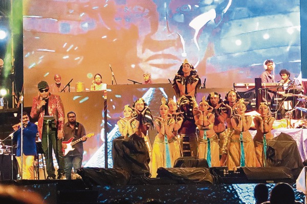 Rahman (left) keeps audience spellbound with a myriad of entertainment. 