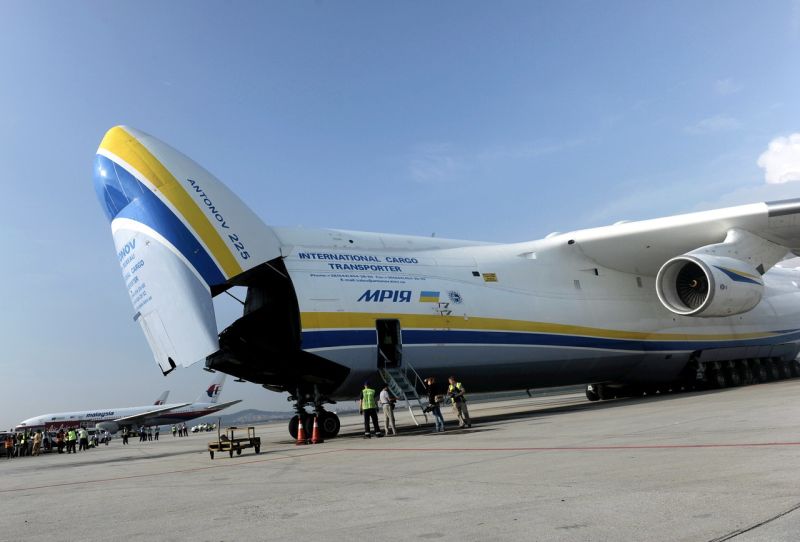 The worldu00e2u20acu2122s largest aircraft, the Antonov An-225 Mriya touched down at KL International Airport (KLIA) at 8.30am from Rajiv Gandhi International Airport in Hyderabad, India for refueling purpose. u00e2u20acu2022 Bernama pic