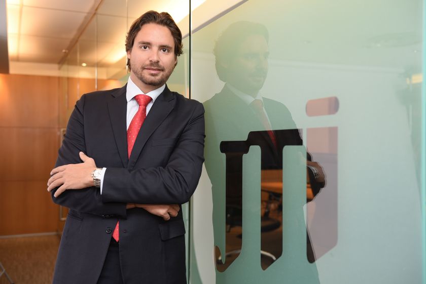 Silva pointed out that the textual health warnings that will be required for alcoholic beverages are similar to those required on cigarette packaging. u00e2u20acu201d Picture courtesy of JTI