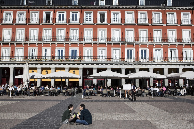 A couple in the Plaza Mayor, the central plaza in Madrid, April 25, 2016. u00e2u20acu201d Picture by Javier Luengo/The New York Times