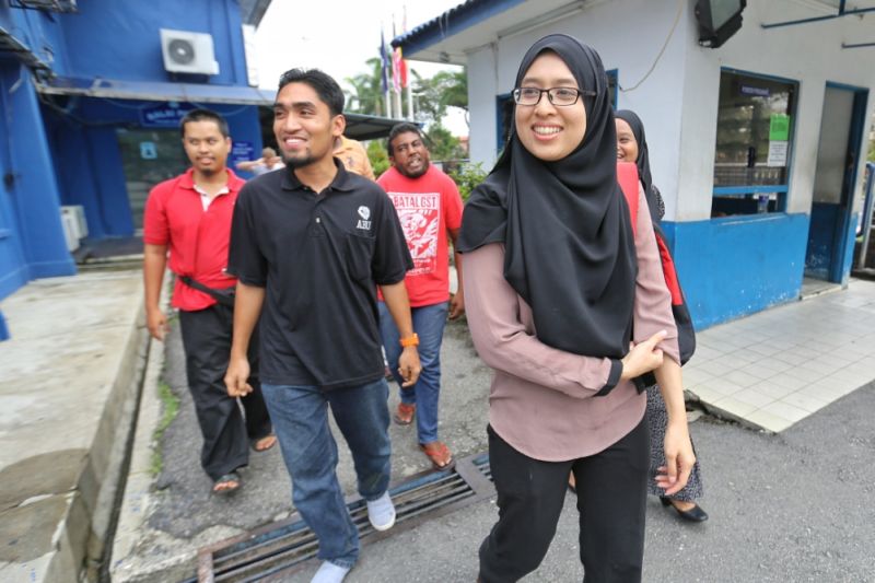 Nadzirah Yaakop was called by police here today to answer 34 questions on a candlelight vigil for her detained husband outside the Air Molek Prison in Johor last October. u00e2u20acu2022 Picture by Saw Siow Feng