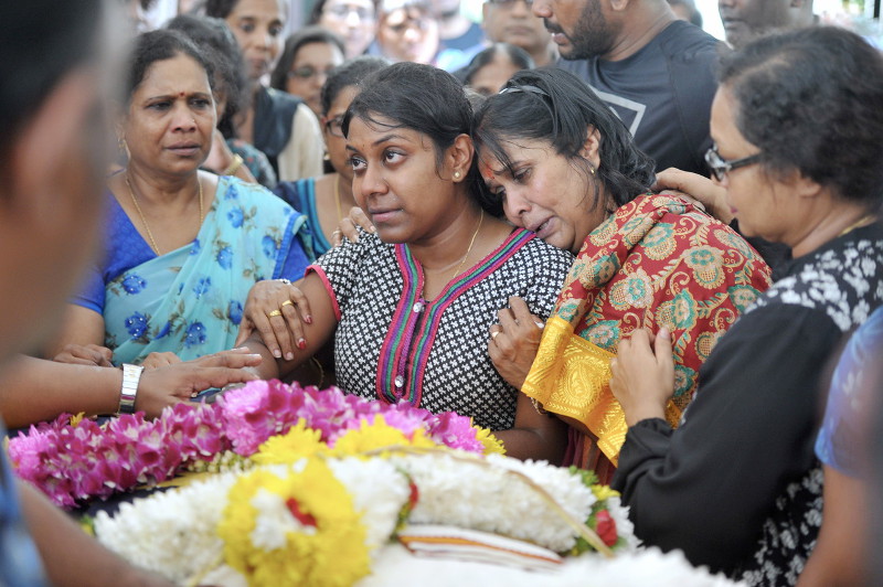 Datin Talagavathi R Karapayah (second right), the widow of the secretary-general of the ministry of plantation industries and commodities, Datuk Dr Sundaram Annamalai, grieving by the side of the coffin at their residence in Subang Jaya, May 8, 2016. u00e2u20acu201d 