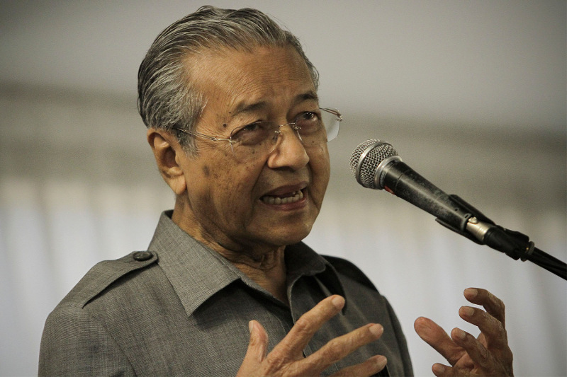 Former Prime Minister Tun Dr Mahathir Mohamad speaking during a dialogue with the National Union of Flight Attendants Malaysia (NUFAM) in Subang, May 19, 2016. u00e2u20acu201d Picture by Yusof Mat Isa