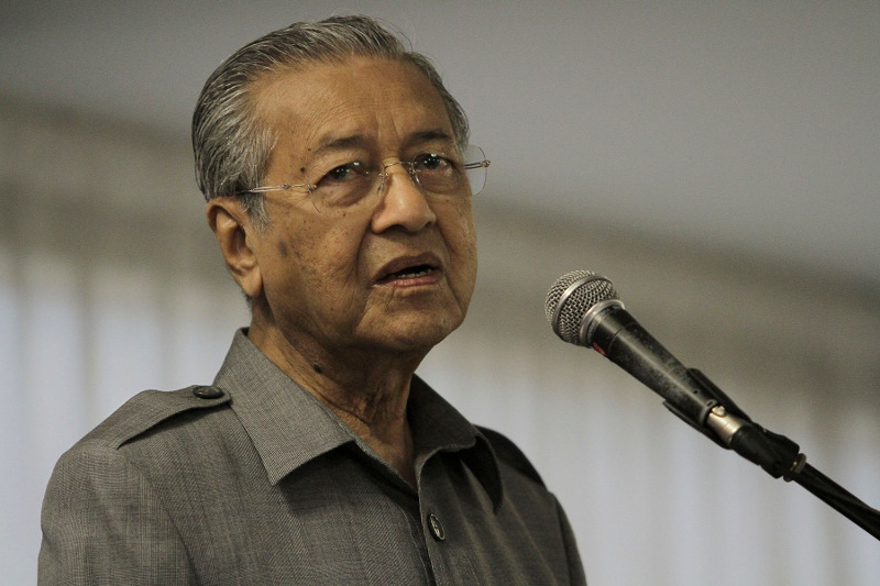 Former Prime Minister Tun Dr Mahathir Mohamad speaking during a dialogue with the National Union of Flight Attendants Malaysia (NUFAM) in Subang, May 19, 2016. u00e2u20acu201d Picture by Yusof Mat Isa