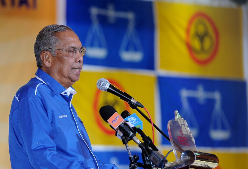 Ketua Menteri Sarawak Tan Sri Adenan Satem berucap pada majlis Pemimpin Bersama Rakyat, di Miri, 1 Mei, 2016 -- fotoBERNAMA