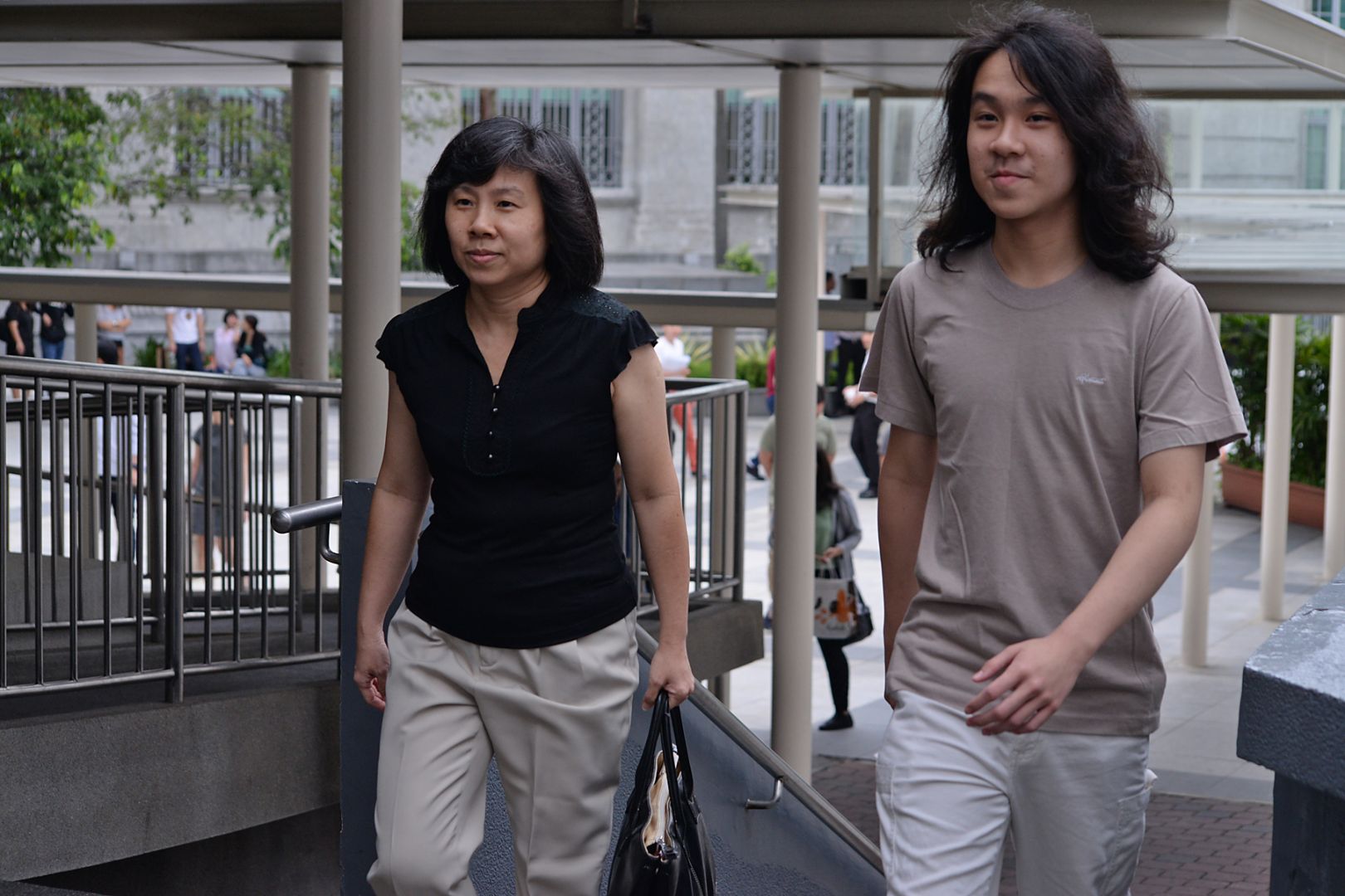 Teen blogger Amos Yee and his mother arrive at the State Courts on May 26, 2016. u00e2u20acu201d TODAY pic