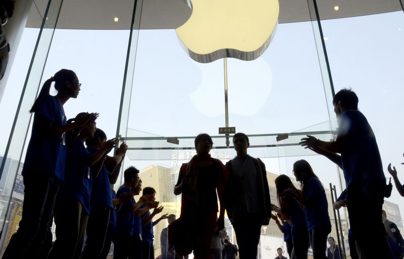Apple has invested US$1 billion in Chinese ride hailing app Didi Chuxing, the Beijing company said on May 13, 2016. u00e2u20acu201d AFP pic