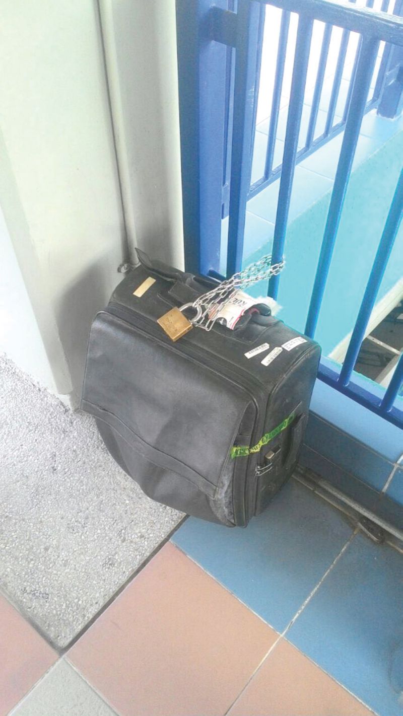 This padlocked bag caused temporary closure of the Pasar Seni LRT station. 