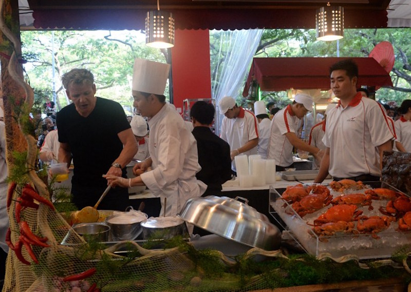 British celebrity chef Gordon Ramsay prepares for a cook-off at the Newton Food Centre in Singapore on July 7, 2013, which will pit him against local chef Ang Kiam Meng from Jumbo Seafood. u00e2u20acu201d AFP pic