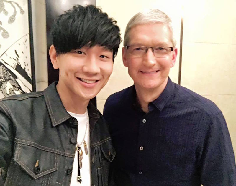 Screengrab showing singer JJ Lin with Apple CEO Tim Cook. u00e2u20acu201d Picture from Facebook.com/JJLin