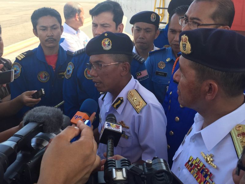 MMEA Sabah and Labuan regional director First Admiral Mohd Zubil Mat Som speaking to reporters at the Kota Kinabalu International Airport today. u00e2u20acu2022 Picture by Julia Chan