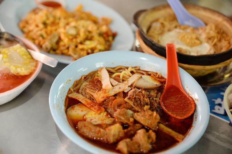 A variety of hawker fare including the must-eat Hokkien Mee at Presgrave Street. ― Picture by KE Ooi