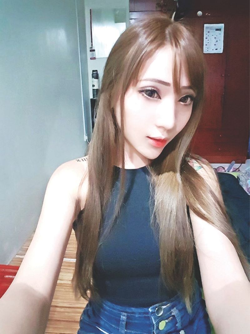 Blogger Raine Lee was allegedly made to sing u00e2u20acu02dcNegarakuu00e2u20acu2122 to prove her citizenship. 