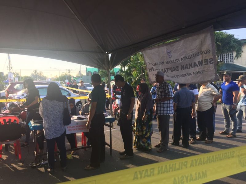 Voters line up outside the SK Merpati Jepang voting centre in Kuching. u00e2u20acu2022 Picture by Aizyl Azlee