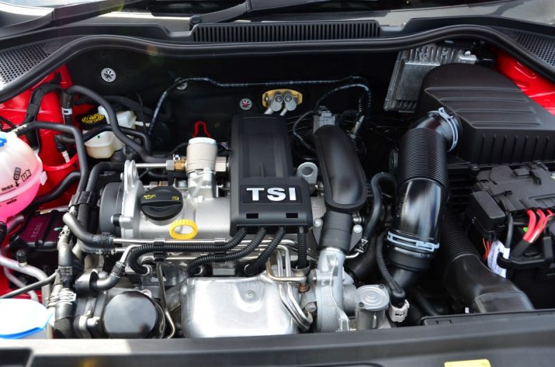 The turbo-charged TSI engine makes the Vento a whole new ballgame ― although the horsepower rating is the same as the 1.6 litre MPI at 105PS, the big difference comes from the 175Nm maximum torque, which is available in full from 1,550 rpm through to 4,000 rpm.