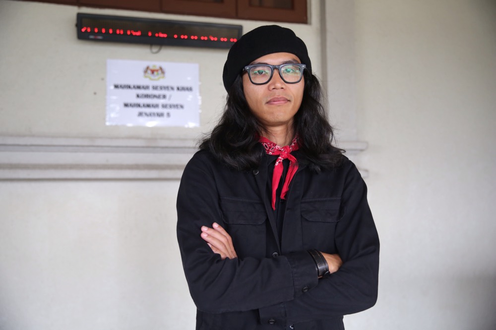 Graphic artist Fahmi Reza outside the Jalan Duta court, Kuala Lumpur June 6, 2016. u00e2u20acu201d Picture by Choo Choy May