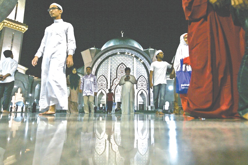 Muslims attend prayers at Masjid Wilayah in Kuala Lumpur. The writer says compulsion to accept the views of others could be regarded as oppression. — Picture by Azneal Ishak
