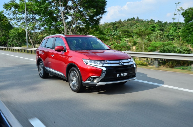 Mitsubishi has heavily loaded the Outlander with accessories and features to make it one of the better equipped crossover SUVs around. u00e2u20acu201d Picture by YS Khong