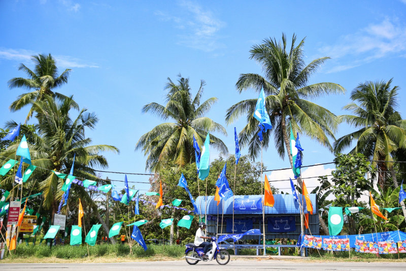 Flags of political parties contesting the Sungei Besar by-election are seen in Pasir Panjang, June 11, 2016. u00e2u20acu201d Picture by Saw Siow Feng