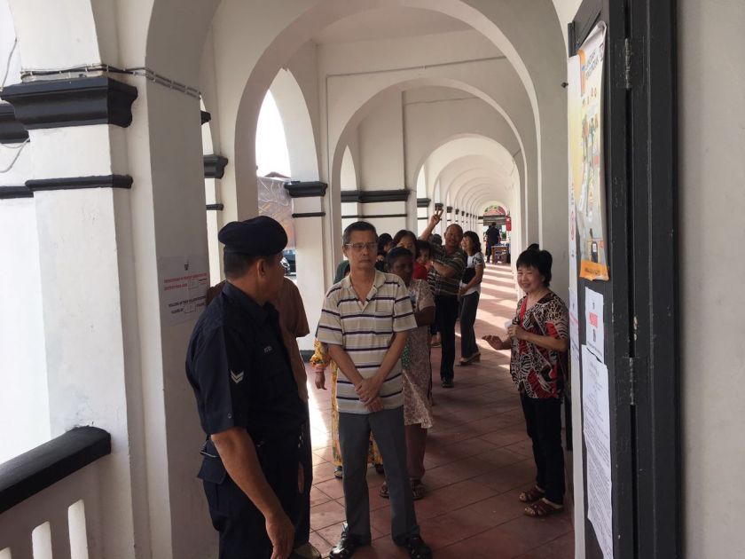 Kuala Kangsar voters queuing up at SMK Clifford as they wait to cast their votes, June 18, 2016. u00e2u20acu201d Picture by Kevin Wong