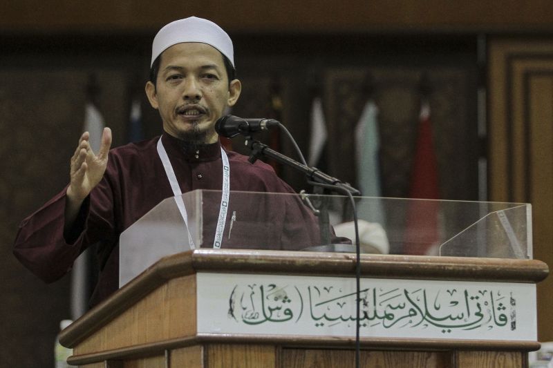 PAS Youth Chief, Nik Mohamad Abduh Nik Abdul Aziz speaks at the 62th PAS Muktamar in Pengkalan Chepa, Kelantan, June 3, 2016. u00e2u20acu2022 Picture by Yusof Mat Isa