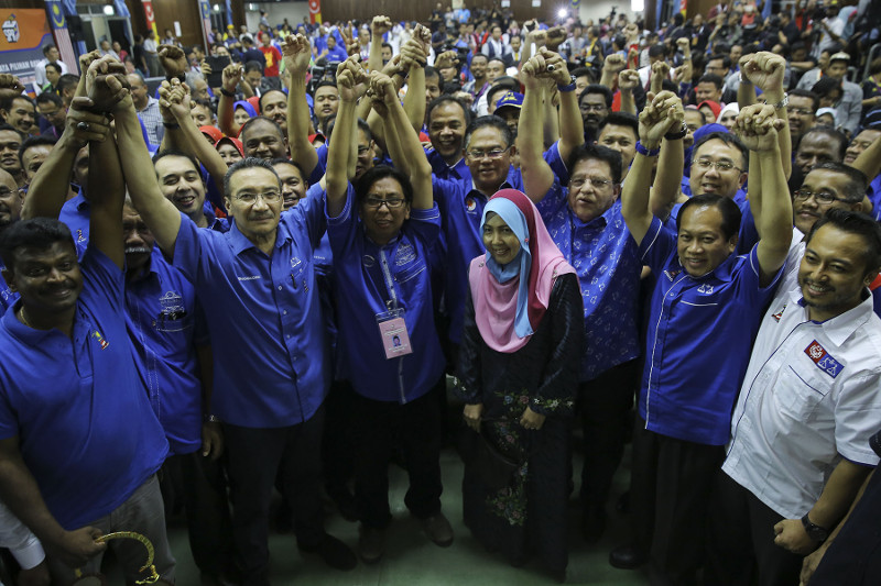 BN candidate Budiman Mohd Zohdi celebrating his victory in the Sungai Besar by-election, June 18, 2016. u00e2u20acu201d Picture by Yusof Mat Isa