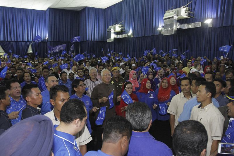 Prime Minister Datuk Seri Najib Razak and BN candidate, Budiman Mohd Zohdi celebrating BNu00e2u20acu2122s victory in the Sungai Besar by-election, June 18, 2016. u00e2u20acu201d Picture by Yusof Mat Isa