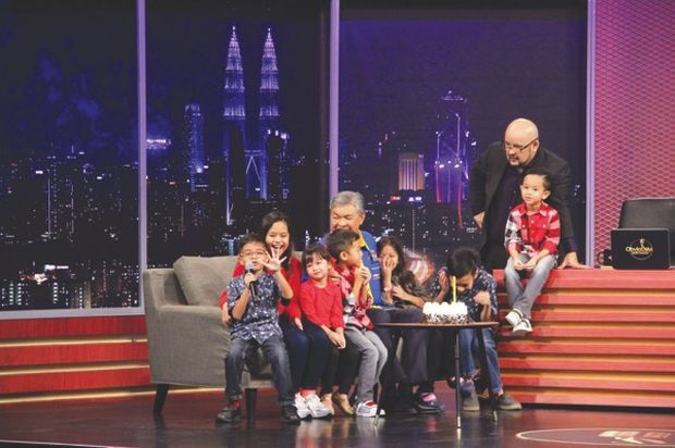 Zahid's grandchildren surprised him with a Father's Day cake during the show. u00e2u20acu201d Malay Mail pic