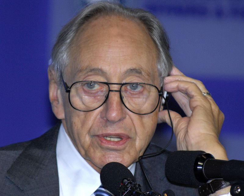 US best-selling author and futurist Alvin Toffler speaks to an international forum on global warming and oceans in Seoul September 13, 2007. u00e2u20acu201d AFP pic