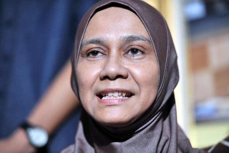 Calon Barisan Nasional (BN) Pilihan Raya Kecil (PRK) Parlimen Kuala Kangsar, Datin Mastura Mohd Yazid pada sidang media di kediamannya di Kuala Kangsar 9 Jun 2016. u00e2u20acu201d Foto Bernama