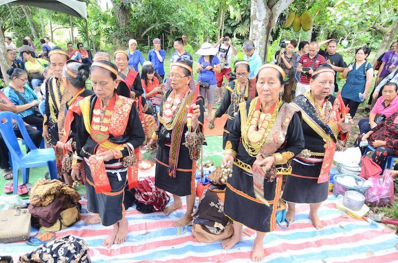 Bobohizans are still called upon to perform thanksgiving rituals or to appease spirits.