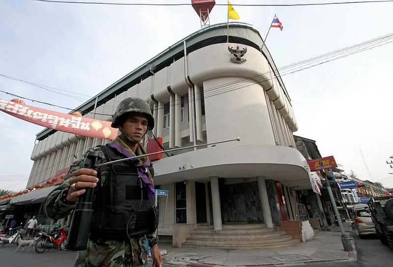 This file picture taken on March 2, 2010 shows a Thai soldier using a GT200 detector as he patrols the streets of Yala, in Thailand's restive south. u00e2u20acu201d AFP pic