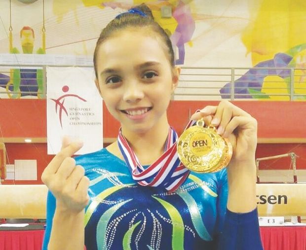 Ellina shows off her gold medals. u00e2u20acu201d Malay Mail pic