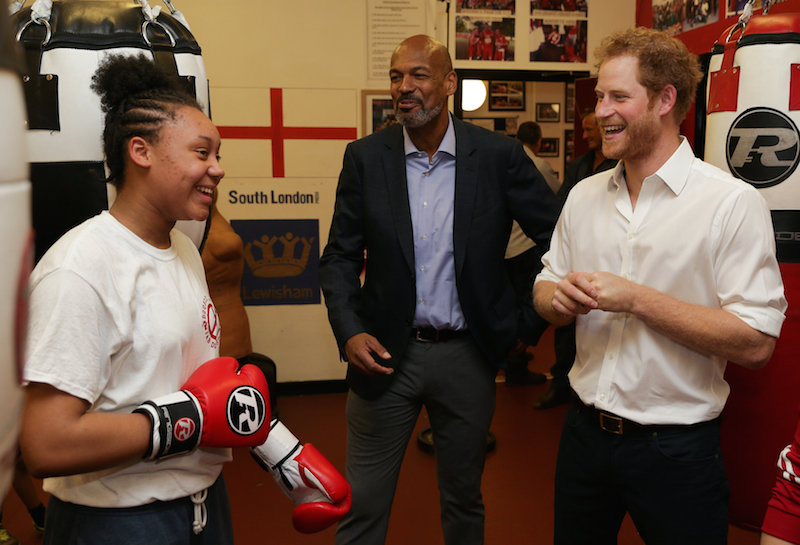 Britain’s Prince Harry remembers Ali during boxing club visit (VIDEO ...