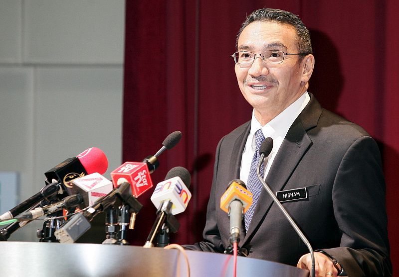 Menteri Pertahanan Datuk Seri Hishammuddin Tun Hussein berucap pada majlis pelancaran Pameran Udara dan Maritim Antarabangsa Langkawi 2017 (LIMA'17) di Wisma Pertahanan, di ibu negara, 23 Jun, 2016. u00e2u20acu201d Foto Bernama