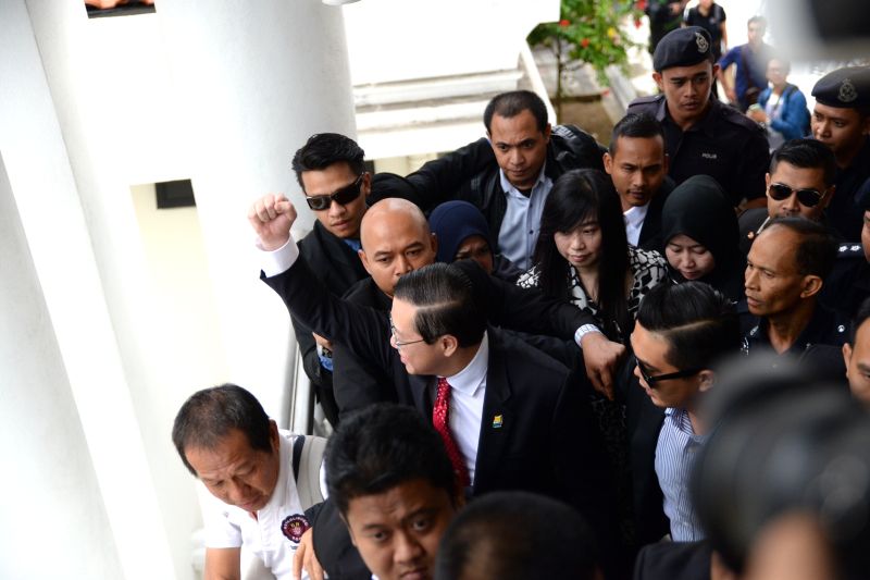 Chief Minister Lim Guan Eng waves to the crowd as he arrives at the Penang Court Complex in George Town, June 30, 2016. u00e2u20acu2022 Picture by KE Ooi
