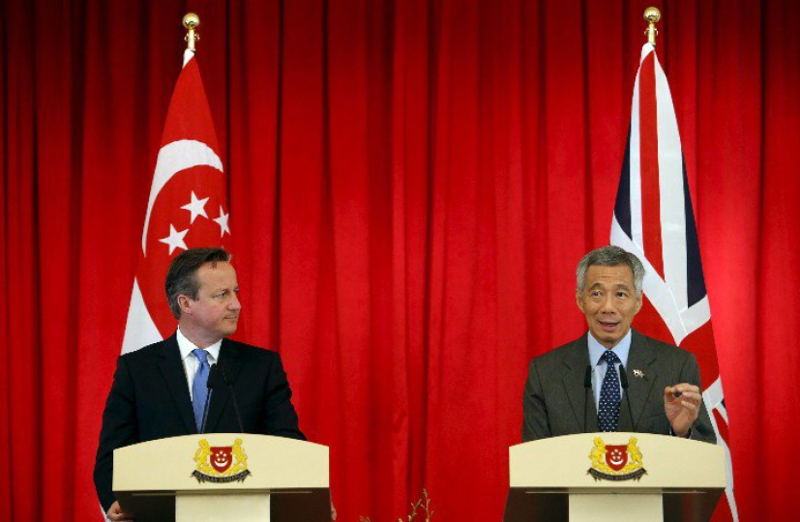 Britainu00e2u20acu2122s Prime Minister David Cameron and his Singaporean counterpart Lee Hsien Loong speak after a signing of memorandum on Cyber Security Cooperation at the Istana in Singapore July 29, 2015. u00e2u20acu201d Reuters pic