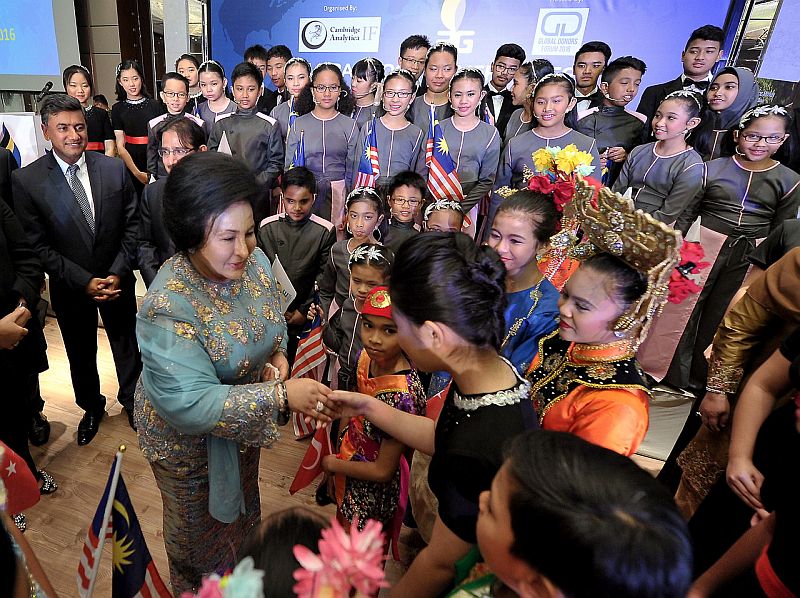Datin Seri Rosmah Mansor meets students under the Permata programme after receiving the 3G Children Welfare Award in Istanbul, 27 May, 2016. u00e2u20acu201d Bernama pic