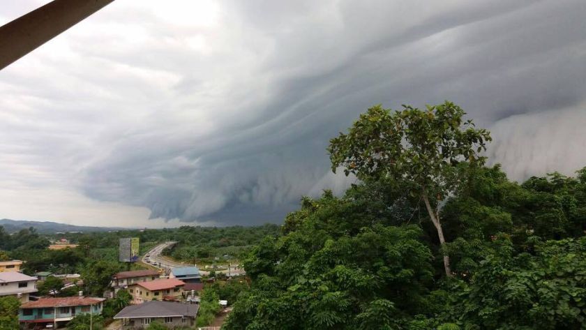 The sight of majestic cloud formations in Sabah's west coast both frightened and dazzled Sabahans. u00e2u20acu201d Picture by Julia Chan 