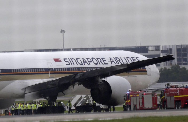 The right engine of a Singapore Airlines (SIA) plane caught fire following an emergency landing at Changi Airport June 27, 2016. u00e2u20acu201d TODAY pic