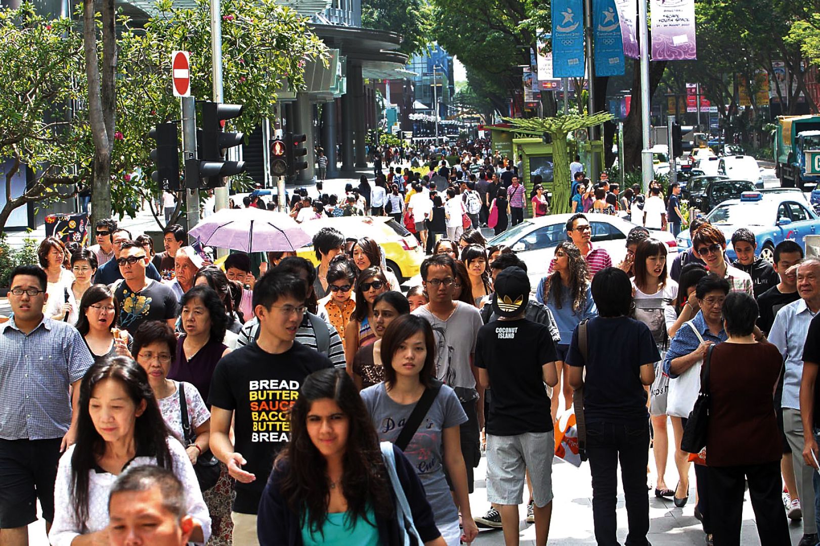 The number of new citizens has hovered consistently above 20,000 in recent years, save for dips between 2009 and 2011. u00e2u20acu201d TODAY pic