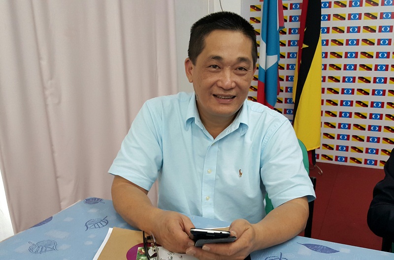 Sarawak PKR vice chairman See Chee How suggests that the state government should invite the people to get involved the negotiation, July 12, 2016. u00e2u20acu201d Picture by Sulok Tawie