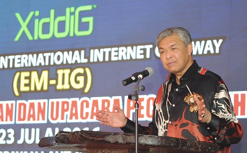 Deputy Prime Minister Datuk Seri Dr Ahmad Zahid Hamidi speaks during the launch of The East Malaysia International Internet Gateway project, in Kota Belud July 23, 2016. u00e2u20acu201d Bernama pic