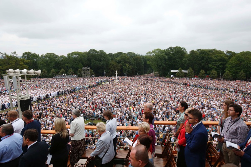 Faithfuls listen to Pope Francis during a mass on the occasion of the 1050th anniversary of Polandu00e2u20acu2122s Baptism at the Jasna Gora shrine in Czestochowa, Poland, July 28, 2016. u00e2u20acu201d Reuters pic