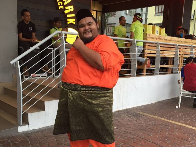 Pelawak popular Abam membuat persiapan lebih rapi tahun setelah pakaian Hari Rayanya tidak sempat disiapkan beberapa tahun lalu. u00e2u20acu201d Foto ihsan Instagram/Abam Bocey 