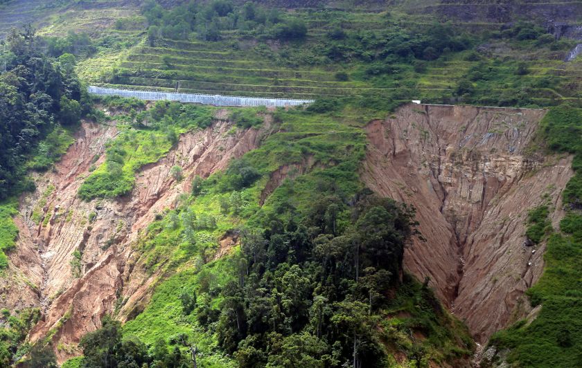 The authorities have said the Simpang Pulai-Cameron Highlands route is safe to use, despite pictures of an eroded slope being circulated on social media. u00e2u20acu201d Picture by Farhan Najib