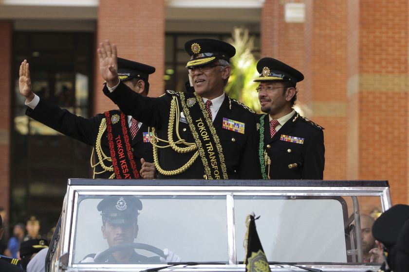 MACC officials (from left) Datuk Seri Shukri Abdull, Tan Sri Abu Kassim Mohamed and Datuk Seri Mustafar Ali were given a royal sendoff at the MACC headquarters on July 29, 2016. Mustafar was then seconded to the Immigration Department. ― Picture by Yusof Mat Isa