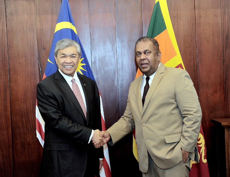 Deputy Prime Minister Datuk Seri Ahmad Zahid Hamidi (left) with Sri Lankau00e2u20acu2122s Minister of Foreign Affairs Mangala Samaraweera during a meeting at the Republic Building in Colombo, Sri Lanka July 22, 2016. u00e2u20acu201d Bernama pic